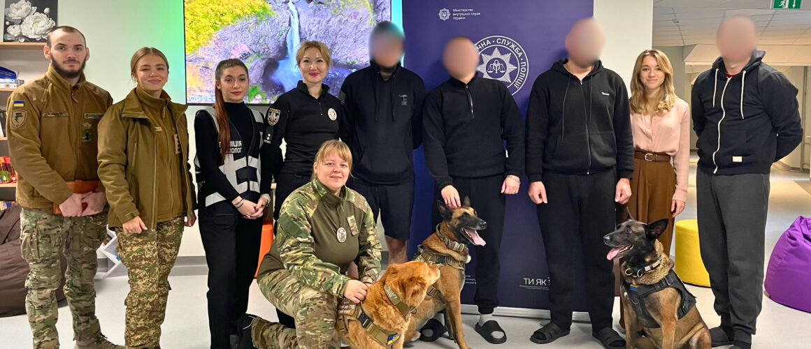 Психологи поліції відвідали поранених захисників