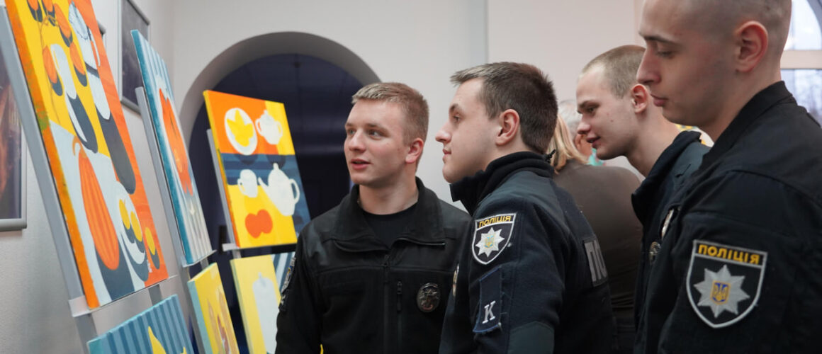 Дружина загиблого бійця відкрила виставку в Музеї МВС