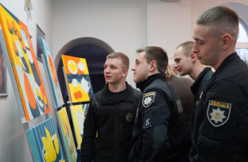 Дружина загиблого бійця відкрила виставку в Музеї МВС
