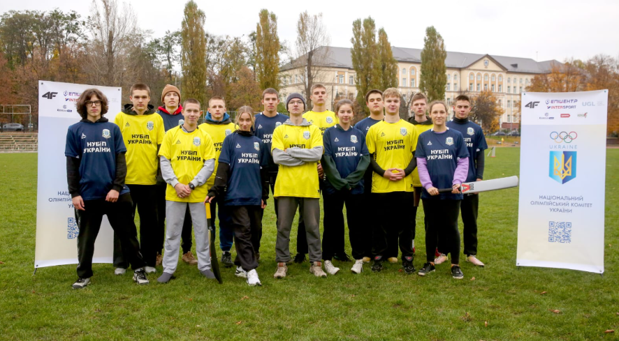 Коли м’яч зривається з битки: про спорт, що об’єднує